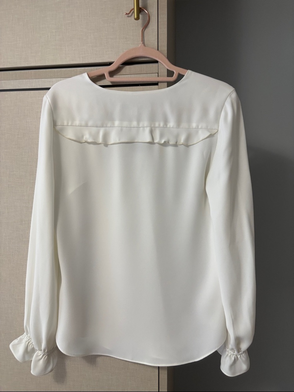 Trina Turk size S Women's Ivory Ruffle Sleeve V-Neck Blouse - Picture 4 of 5